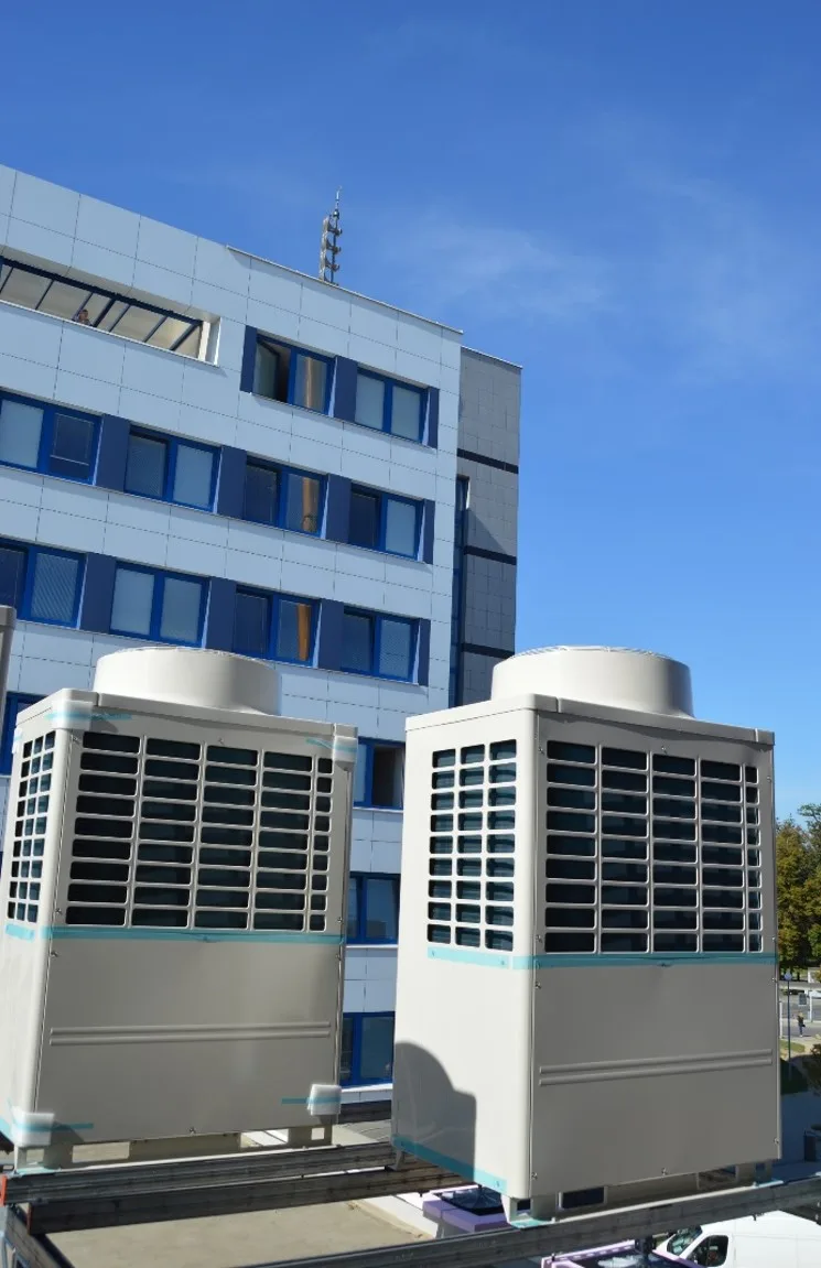Outdoor heat pump installation